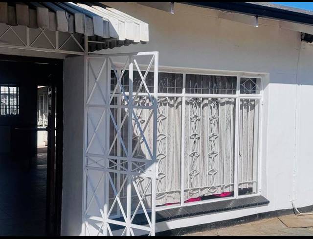 3 BEDROOM HOUSE FOR SALE IN WYCHWOOD